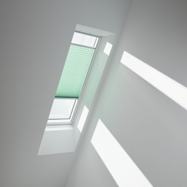 VELUX energoefektīvās gaismu necaurlaidīgās žalūzijas