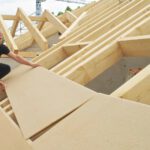 STEICO Universal kokšķiedras plāksnes ar spundi kalpo par par lielisku siltumizolācijas materiālu jumtu un sienu izolācijai, kas papildus siltināšanai pasargās jūsu mājokli no vēja, putekļiem, mitruma un trokšņa.